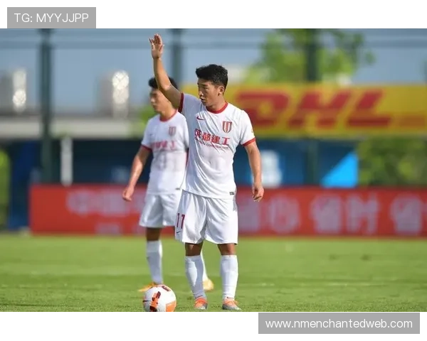 锋线频频浪费机会 中场混乱难解困局